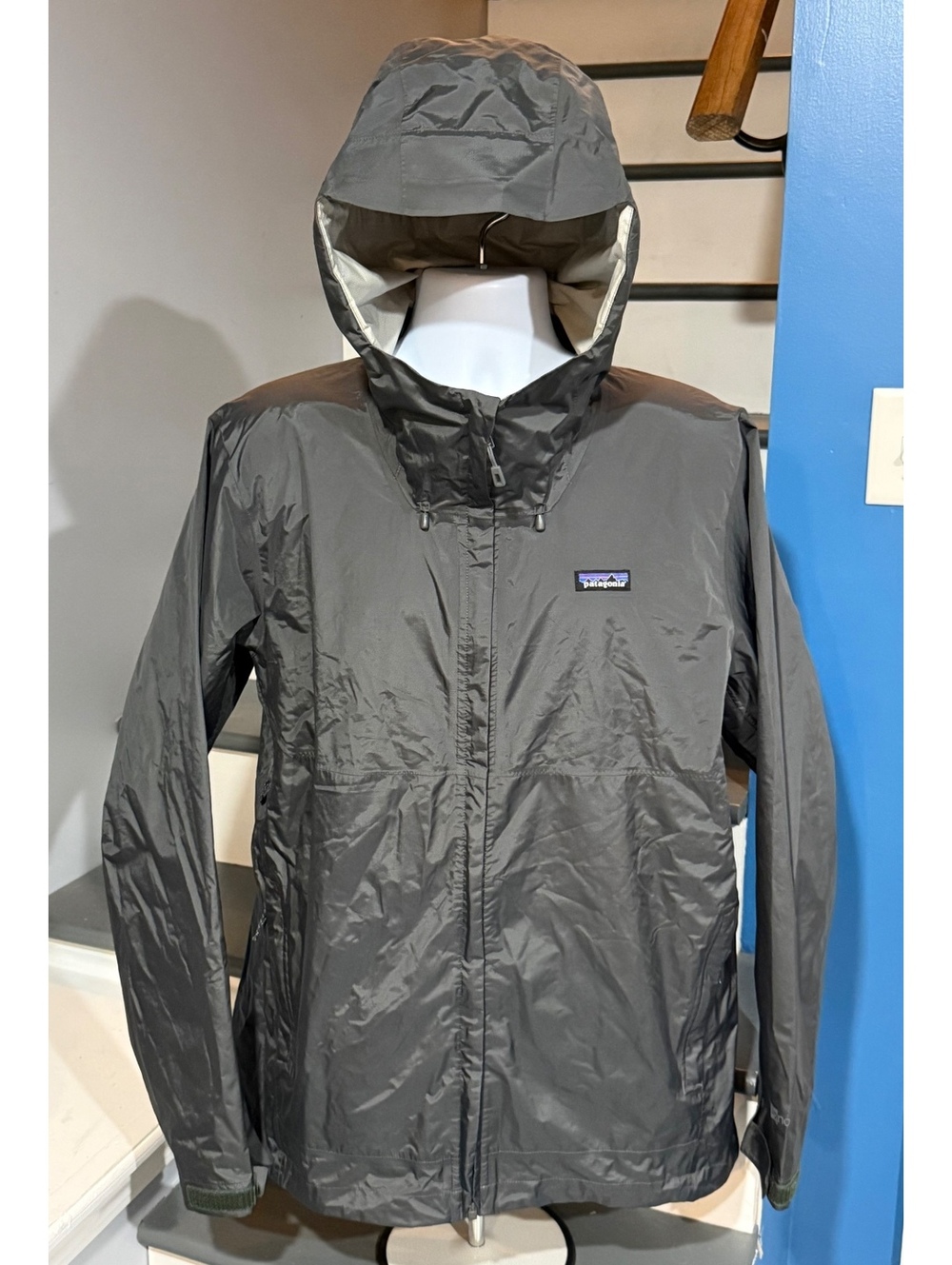Patagonia Mens Large Torrentshell H2NO Forge Gray Hooded Lightweight Rain Jacket